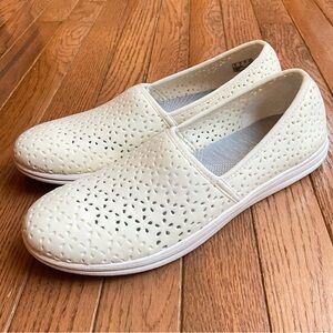 Clarks Cloudsteppers Breeze Emily Women's White Slip-On Flats Shoes size 10N